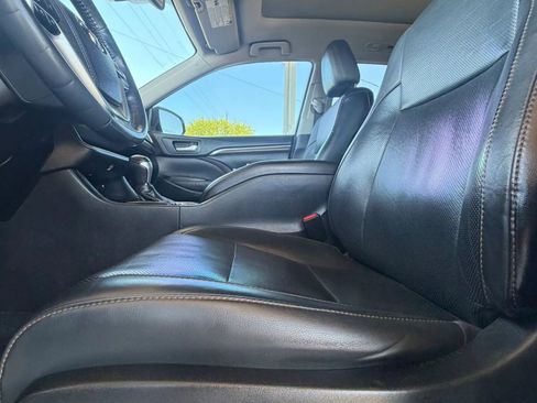 Used 2015 Toyota Highlander Limited Platinum AWD/4WD image 15