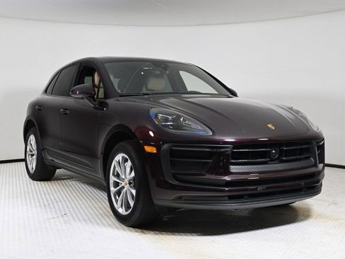 Certified 2024 Porsche Macan image 9