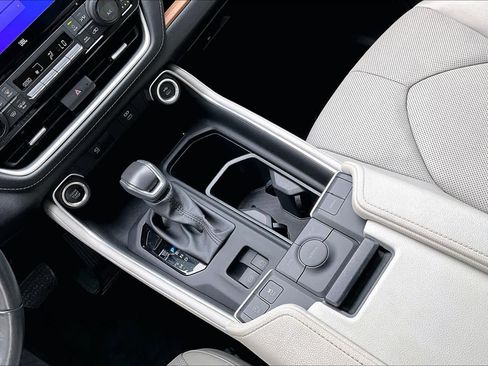 Certified 2024 Toyota Grand Highlander FWD image 16