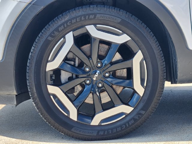 Used 2023 Kia Telluride EX w/ EX Captain's Chair Package FWD image 10