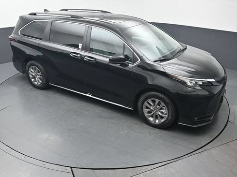 Used 2026 Toyota Sienna XLE AWD/4WD image 49