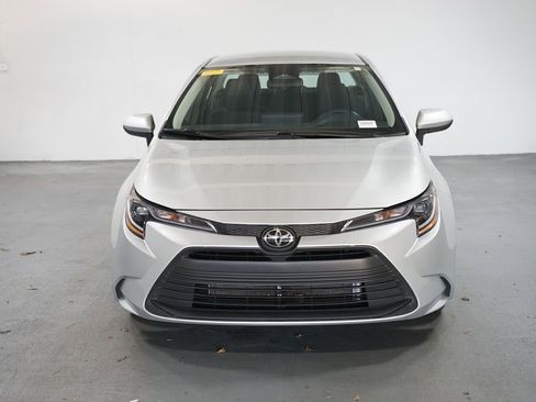 Certified 2025 Toyota Corolla LE image 2