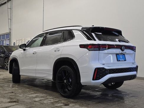 New 2026 Volkswagen Tiguan SE R-Line image 10