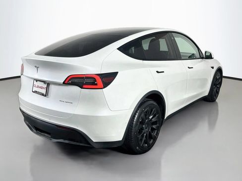 Used 2022 Tesla Model Y Long Range AWD/4WD image 6