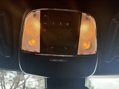 Used 2018 Dodge Charger R/T image 18