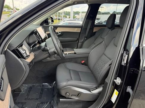 Used 2025 Volvo XC90 B6 Plus w/ Protection Package Premier AWD/4WD image 4