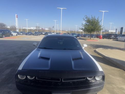 Used 2019 Dodge Challenger SXT image 22