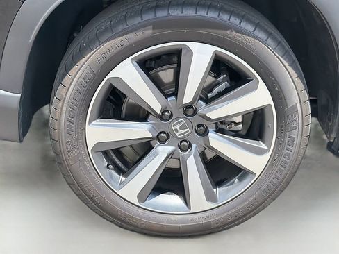 Used 2025 Honda Pilot Touring image 10