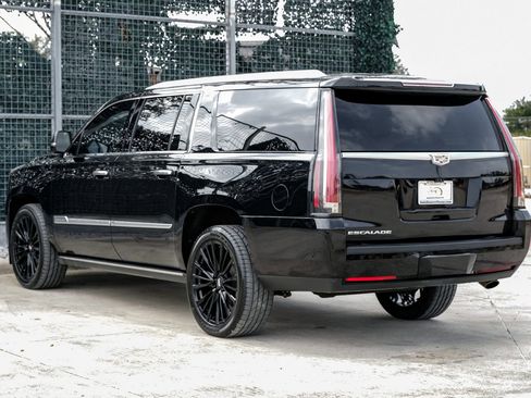 Used 2019 Cadillac Escalade ESV Platinum image 10