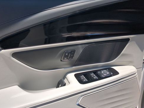 New 2026 Lincoln Nautilus Premier AWD/4WD image 11