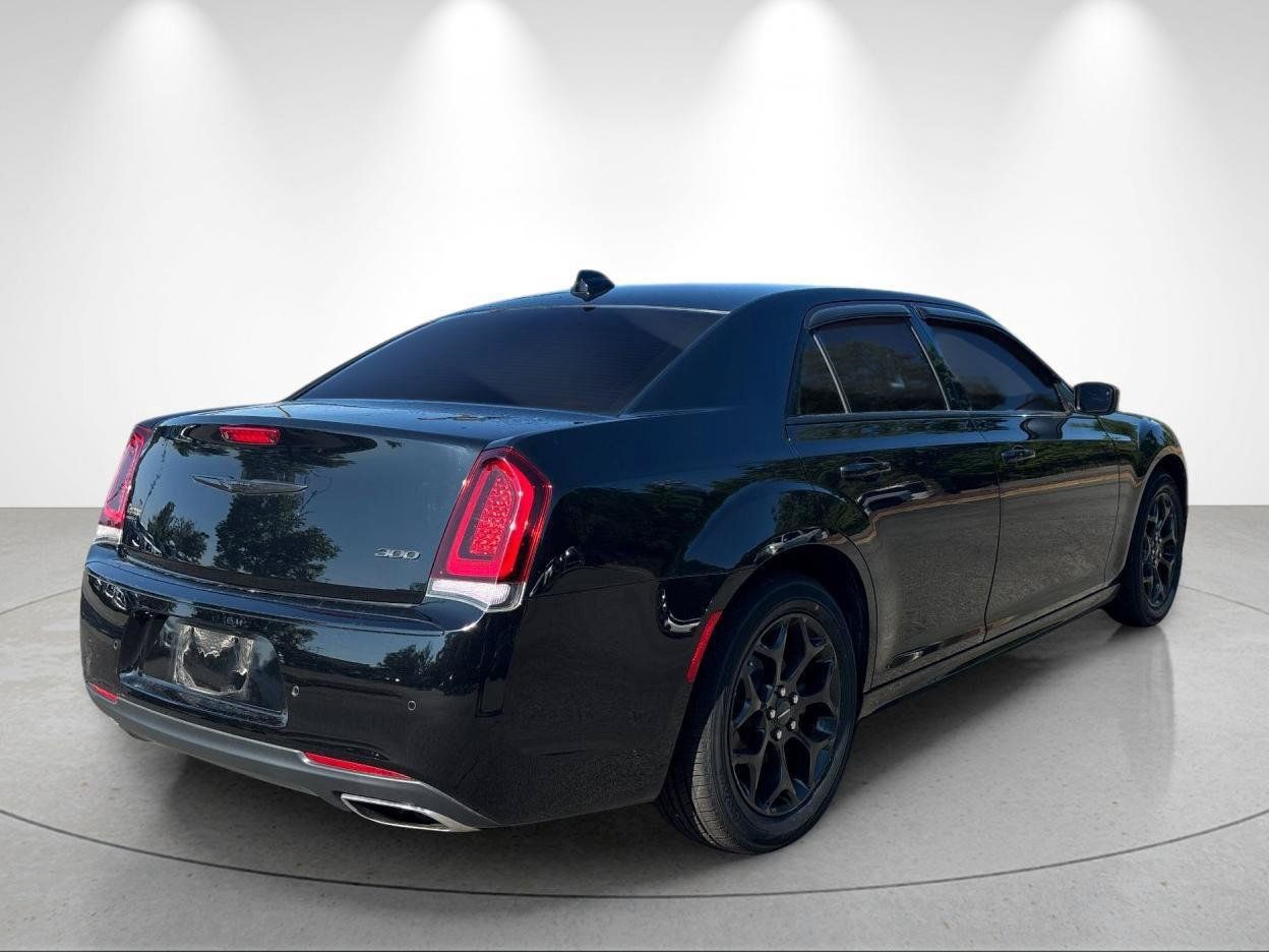 Used 2022 Chrysler 300 Touring L w/ Safetytec Plus Group AWD/4WD image 5