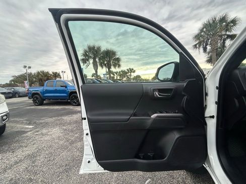 Used 2023 Toyota Tacoma TRD Off-Road image 29