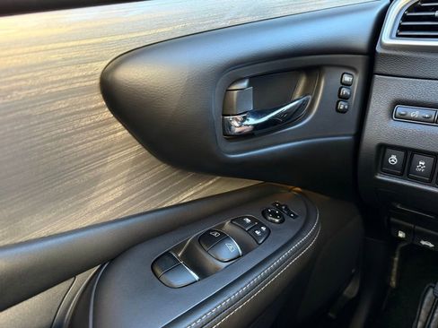 Used 2018 Nissan Murano Platinum w/ Cargo Package image 17