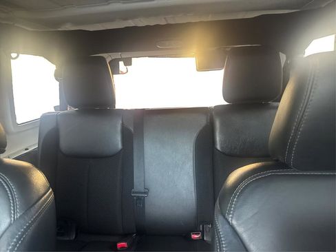 Used 2017 Jeep Wrangler Unlimited Sahara AWD/4WD image 13