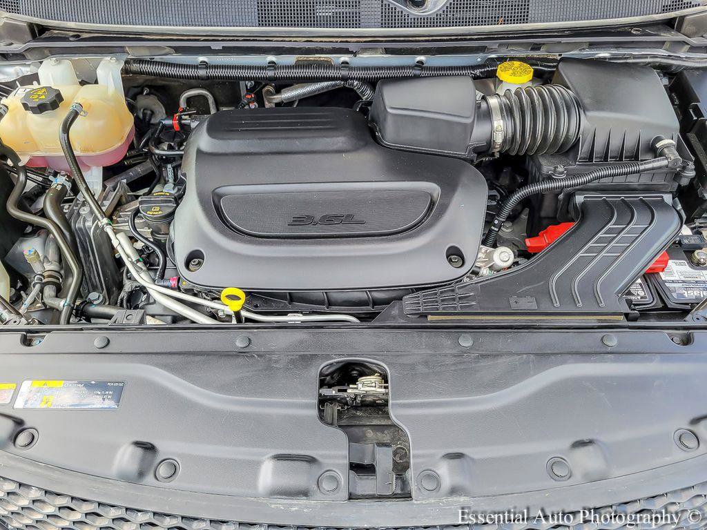 Used 2023 Chrysler Voyager LX FWD image 33