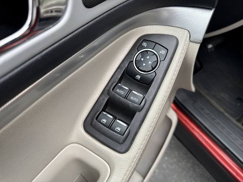 Used 2014 Ford Explorer XLT w/ Equipment Group 202A AWD/4WD image 25