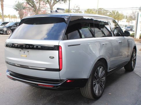 Used 2023 Land Rover Range Rover SE image 7