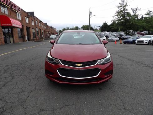 Used 2018 Chevrolet Cruze LT w/ Convenience Package image 3
