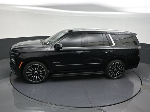 Used 2025 Chevrolet Tahoe High Country AWD/4WD image 18