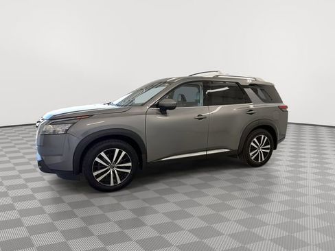 Used 2024 Nissan Pathfinder Platinum w/ Cargo Package AWD/4WD image 5