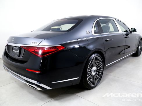 Used 2023 Mercedes-Benz Maybach S 680 4MATIC w/ Manufaktur Leather Package image 8