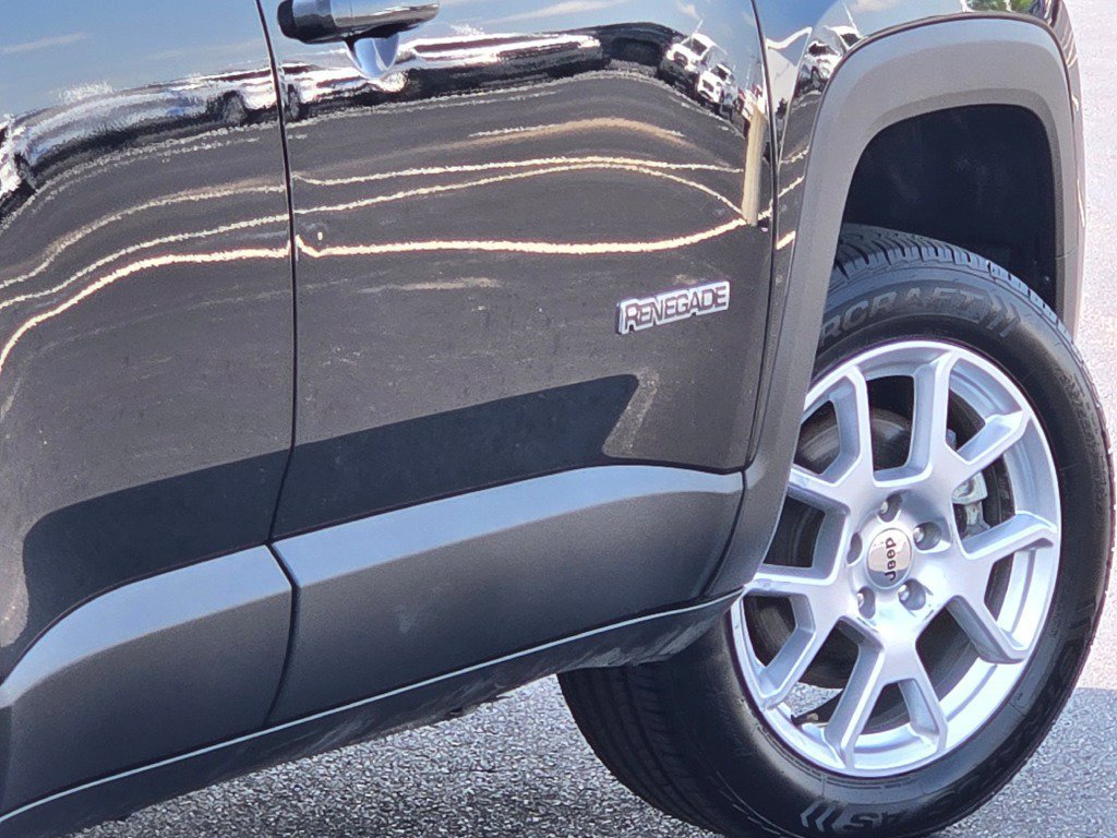 Used 2023 Jeep Renegade Latitude AWD/4WD image 12
