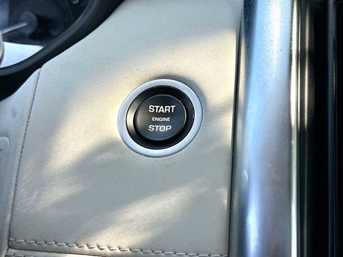 Used 2023 Land Rover Discovery S image 28