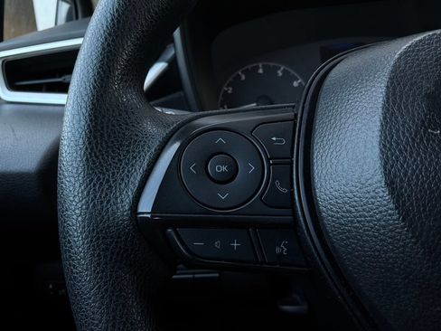 Used 2025 Toyota Corolla LE FWD image 29