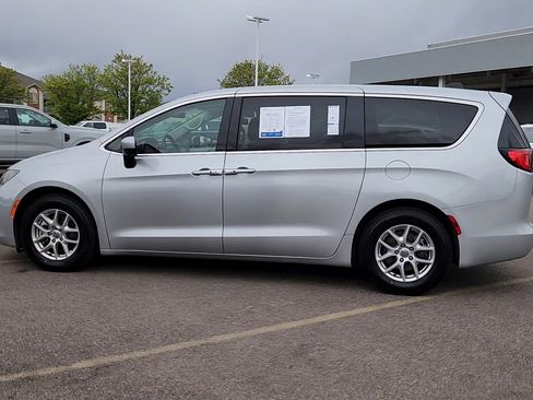 Used 2022 Chrysler Voyager LX FWD image 23