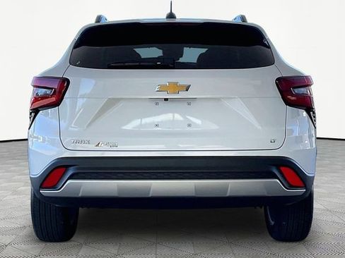 Used 2025 Chevrolet Trax LT FWD image 6
