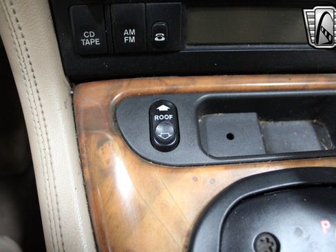 Used 2001 Jaguar XK8 Convertible image 21