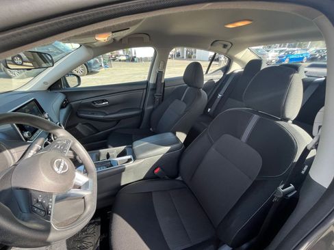 Used 2025 Nissan Sentra SV image 36