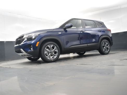 New 2026 Kia Seltos LX FWD image 13