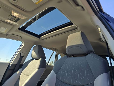 Used 2025 Toyota RAV4 XLE image 28