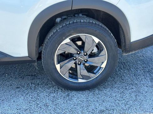 Used 2024 Nissan Rogue SV image 11