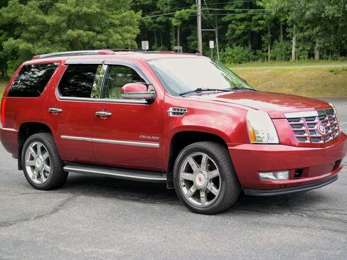Used 2010 Cadillac Escalade Luxury AWD/4WD image 42