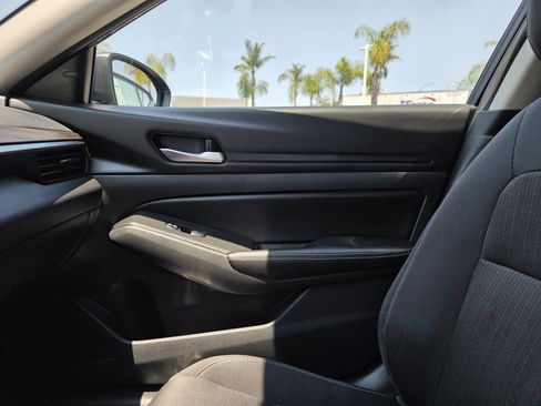 Used 2024 Nissan Altima 2.5 SV image 14