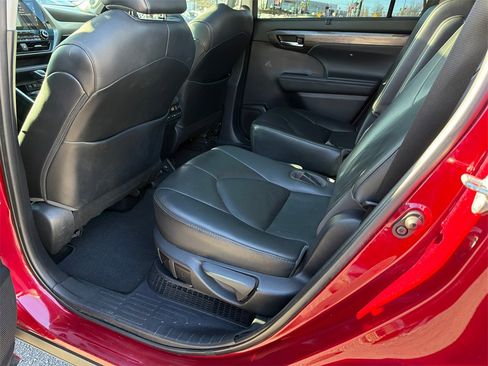 Used 2021 Toyota Highlander Platinum image 21