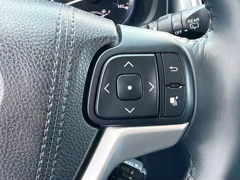 Used 2016 Toyota Highlander XLE AWD/4WD image 37