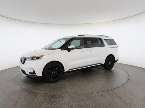 Used 2024 Kia Carnival SX image 3