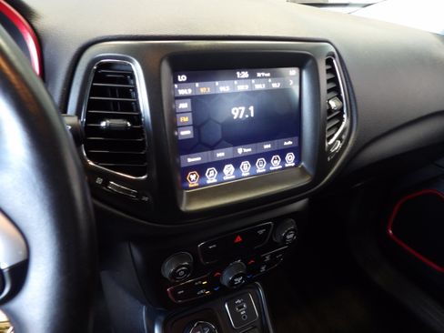 Used 2019 Jeep Compass Trailhawk AWD/4WD image 11