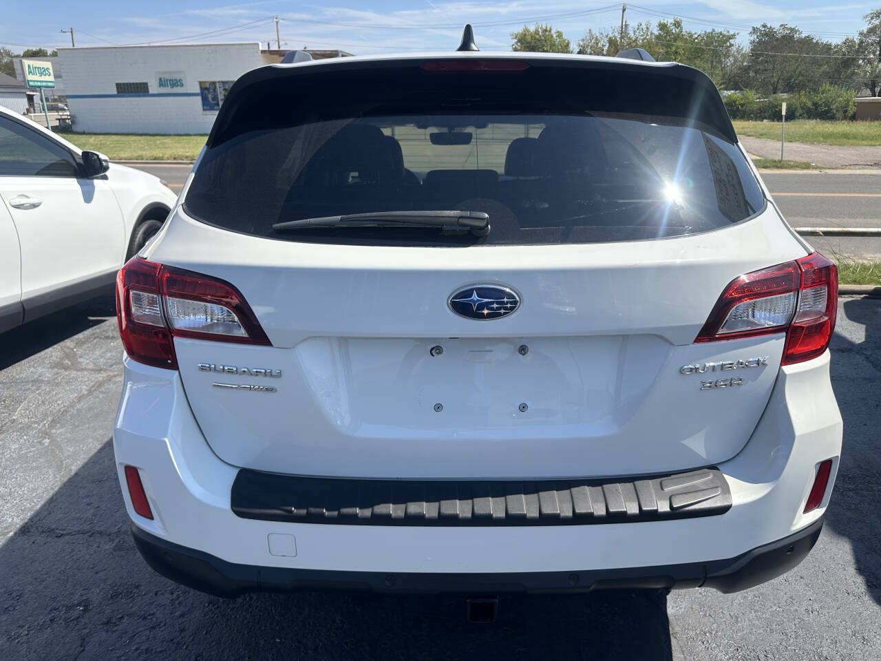 Used 2017 Subaru Outback 3.6R Touring AWD/4WD image 7
