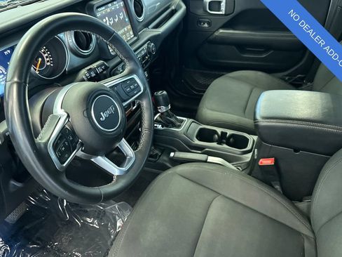 Used 2018 Jeep Wrangler Unlimited Sahara AWD/4WD image 10