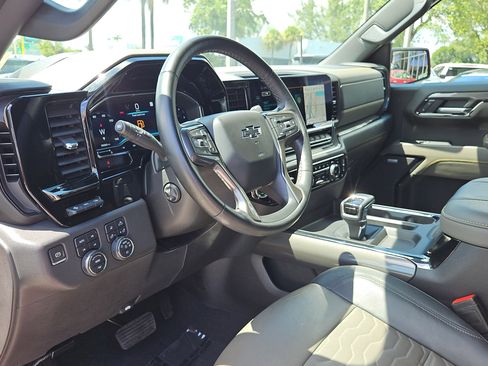 Used 2023 Chevrolet Silverado 1500 ZR2 w/ Technology Package image 9