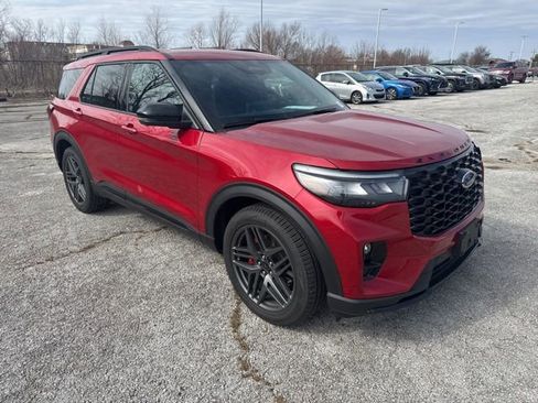 Used 2025 Ford Explorer ST w/ Sun And Sound Package image 10