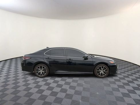 Used 2022 Toyota Camry SE w/ Cold Weather Package FWD image 6