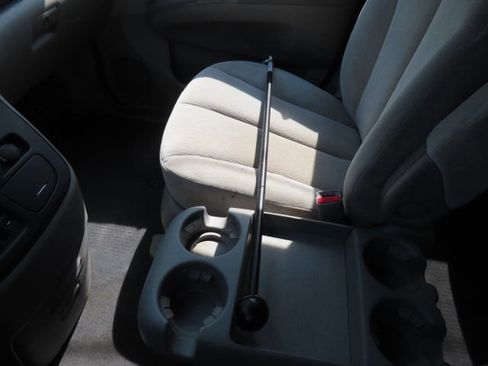 Used 2008 Kia Sedona LX FWD image 29