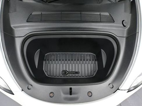 Used 2022 Tesla Model Y Long Range image 42