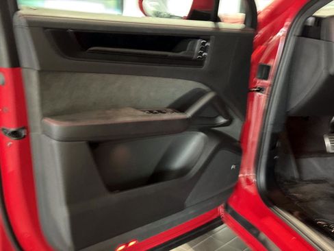 Certified 2025 Porsche Cayenne GTS AWD/4WD image 19