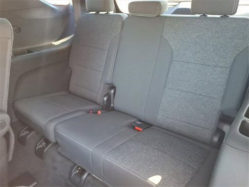 Used 2024 Chevrolet Traverse LT image 9